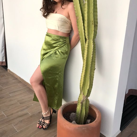 Reformation Dresses & Skirts - REFORMATION Sabine skirt in green